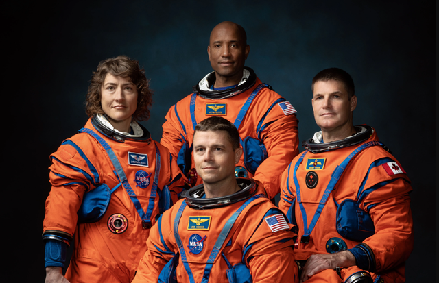 Crew Artemis II NASA. (Kiri ke kanan) astronaut NASA, Christina Hammock Koch; Reid Wiseman (duduk); Victor Glover; dan astronaut Badan Antariksa Kanada, Jeremy Hansen. Foto: NASA