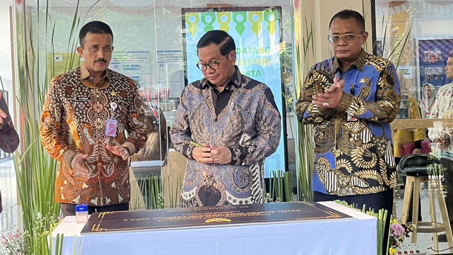 Gubernur DKI Jakarta Pramono Anung saat meresmikan remodeling gedung di Panti Sosial Bina Remaja Taruna Jaya 1, Tebet, Jakarta Selatan, Kamis (25/9/2025). Foto: Nasywa Athifah/kumparan