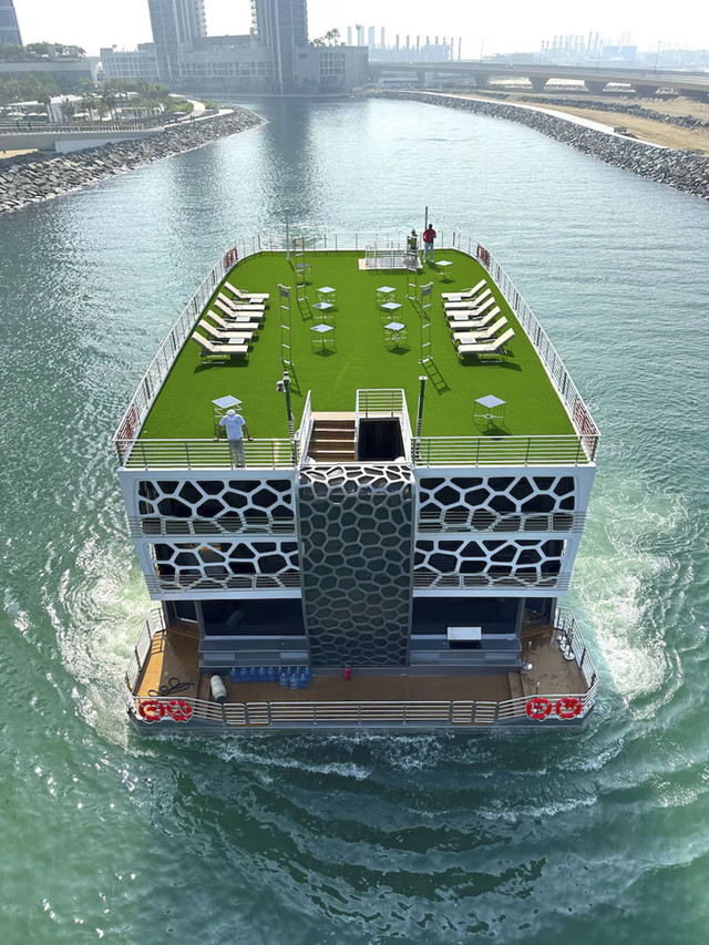 Orchid Overnight Superyacht, hotel terapung di Dubai. Foto: Orchid Overnight Superyacht