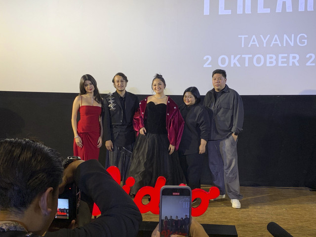 Para pemain serial Jalinan Terlarang dalam konferensi pers di Senayan, Jakarta Pusat, Kamis (25/9/2025). Foto: Vincentius Mario/kumparan