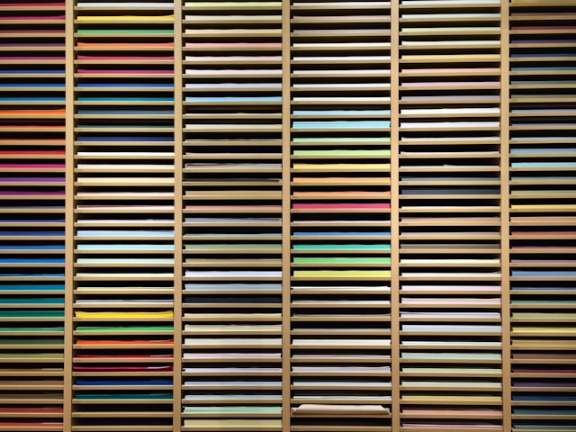 Merk Cat Kayu Tahan Air dan Panas. Foto hanya ilustrasi. Sumber foto: Unsplash/Ash Hayes