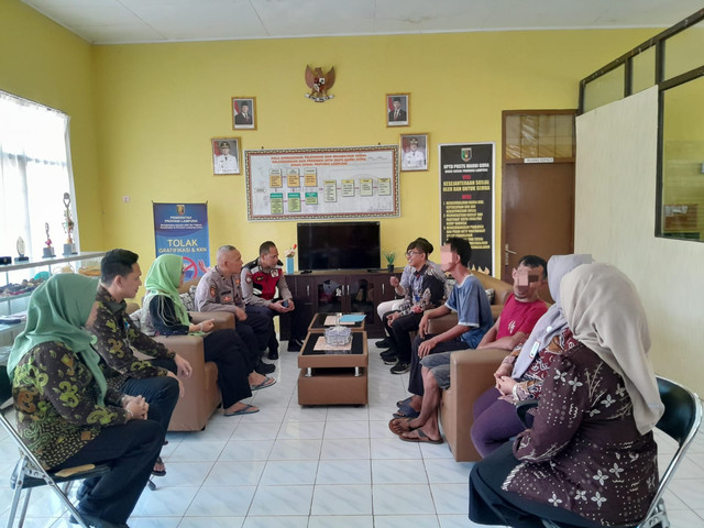 Dua pengemis yang diamankan Polisi. | Foto: Dok Istimewa