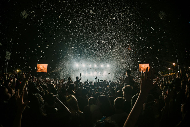Tiket Synchronize Fest 2025.  Foto hanya ilustrasi, bukan tempat sebenarnya. Sumber: Unsplash/Danny Howe