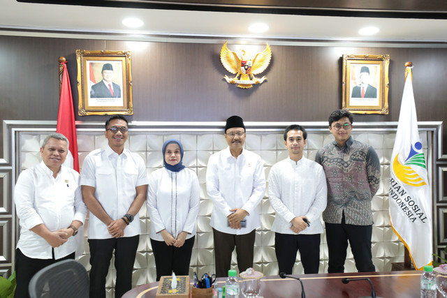 Mensos Saifullah Yusuf (Gus Ipul) saat terima audiensi dari Kitabisa di kantor Kemensos, Jakarta, Jumat (26/9/2025). Foto: Dok. Kemensos
