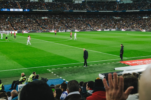 Ilustrasi jadwal El Clasico 2025 Madrid vs Barcelona. Foto: Unsplash/Victoria Prymak