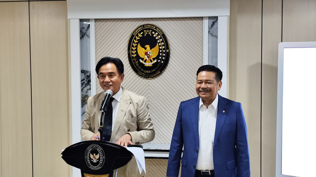 Menko Kumham Imipas, Yusril Ihza Mahendra, di kantornya, Jumat (26/9/2025). Foto: Jonathan Devin/kumparan