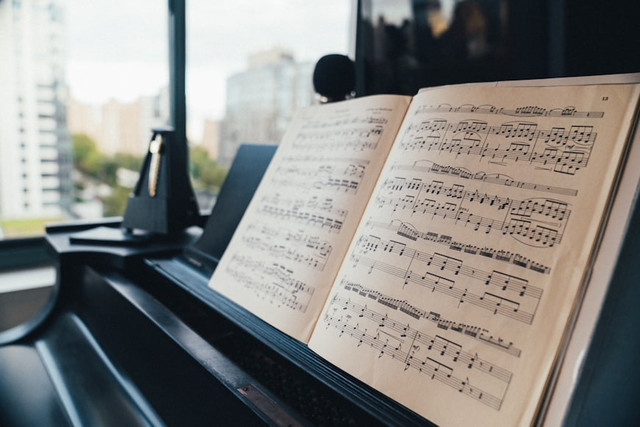 Ilustrasi Lirik Lagu aespa Rich Man dan Maknanya. Foto: Unsplash/ Kit (formerly ConvertKit)