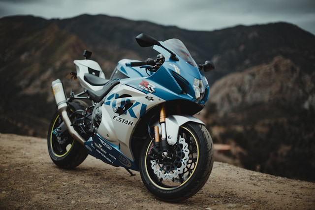 Ilustrasi motor Suzuki terbaru 2025. Foto: Unsplash/ Nick van der Vegt