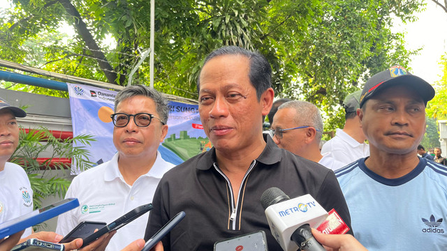 Menteri Lingkungan Hidup Hanif Faisol Nurofiq di Kantor Kementerian Lingkungan Hidup, Jatinegara, Jakarta Timur, Sabtu (27/9). Foto: Nasywa Athifah/kumparan