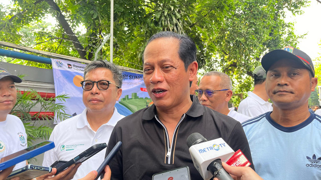 Menteri Lingkungan Hidup Hanif Faisol Nurofiq di Kantor Kementerian Lingkungan Hidup, Jatinegara, Jakarta Timur, Sabtu (27/9). Foto: Nasywa Athifah/kumparan