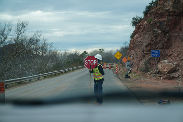 Ilustrasi apakah Dishub bisa menilang. Foto: Unsplash.com/Donald Teel