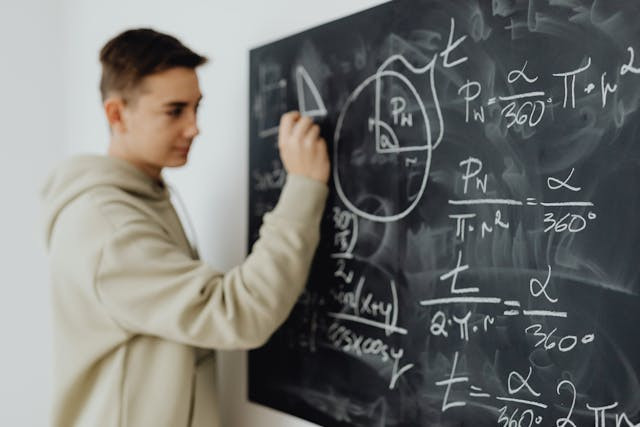 ilustrasi pola bilangan kelas 8 - foto:pexels/Kaboompics.com