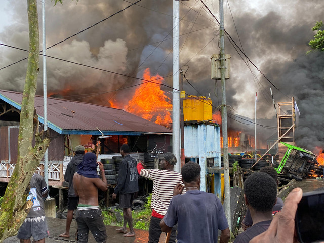 Pos TNI di Asmat dibakar, Sabtu (27/9/2025). Dok: Ist.