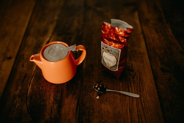 teko listrik mini watt kecil. foto ilustrasi. unsplash/annie spratt