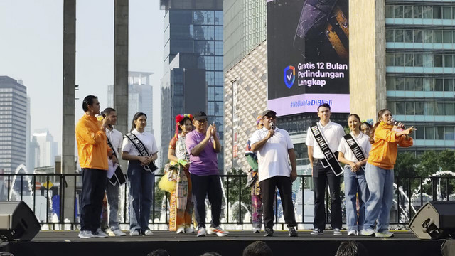 Gubernur dan Wakil Gubernur Jakarta, Pramono Anung-Rano Karno, membuka acara Jaga Jakarta Penuh Warna 2025 di Bundaran HI, Jakarta Pusat, Minggu (28/9/2025).
 Foto: Jonathan Devin/kumparan