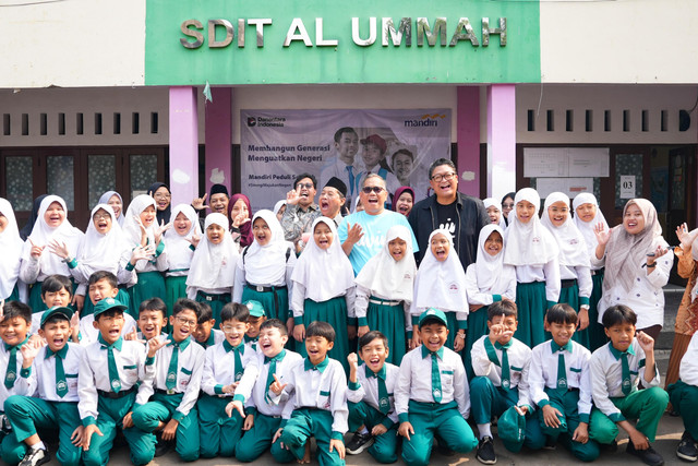 Melalui Program TJSL Mandiri Peduli Sekolah, Bank Mandiri menghadirkan lingkungan belajar yang layak, aman, dan inspiratif. Foto: dok. Bank Mandiri