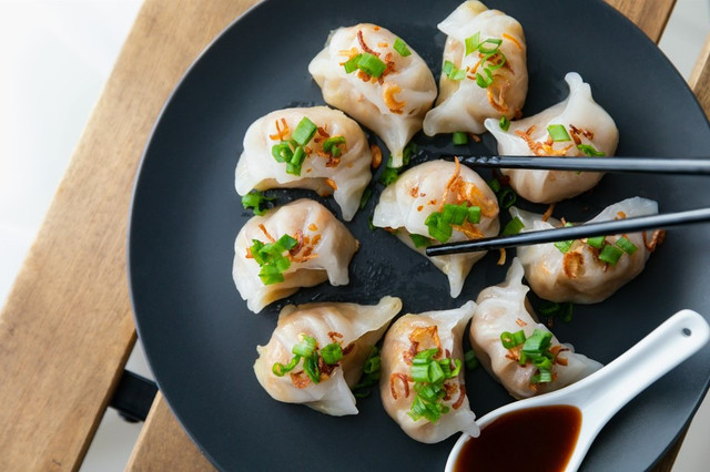 Makanan di Taman Anggrek. Foto hanya ilustrasi, bukan tempat sebenarnya. Sumber: Pexel/Terence Koh