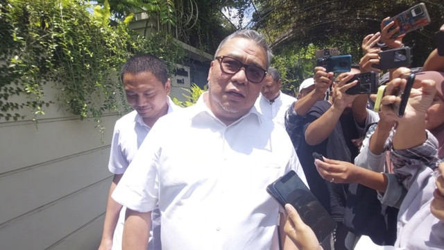 Ketua Harian PSI Ahmad Ali temui Jokowi di kediamannya di Solo, Minggu (28/9/2025). Foto: kumparan