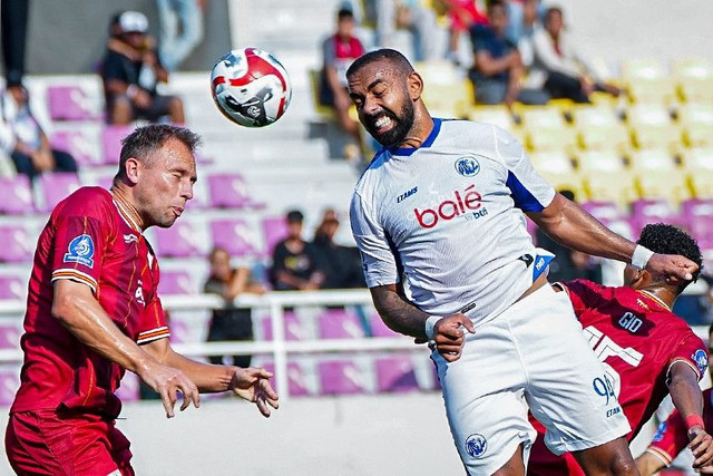 Arema FC saat melawan Persis Solo pada pertandingan Super League di Stadion Manahan, Solo, Minggu (28/9/2025). Foto: Instagram/@aremafcofficial