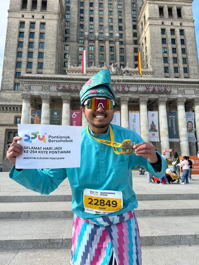 Nizar Hartady, budak Pontianak yang berlari sejauh 10 Km dengan mengenakan baju Teluk Belanga. Foto: Dok. Istimewa