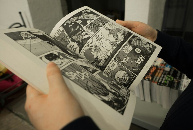 Ilustrasi baca manga Alice in Borderland. Sumber: Unsplash/Miika Laaksonen
