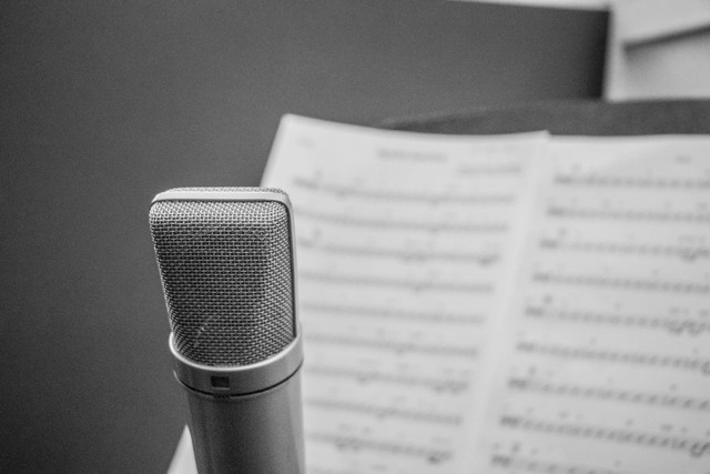 Ilustrasi Lirik Lagu Love Beyond Haechan NCT dan Maknanya. Foto: Unsplash/ Sven de Koe