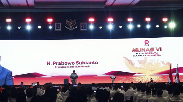 Presiden RI Prabowo Subianto dalam penutupan Musyawarah Nasional VI Partai Keadilan Sejahtera (PKS) di Hotel Sultan, Jakarta, Senin (29/9/2025). Foto: Zamachsyari/kumparan