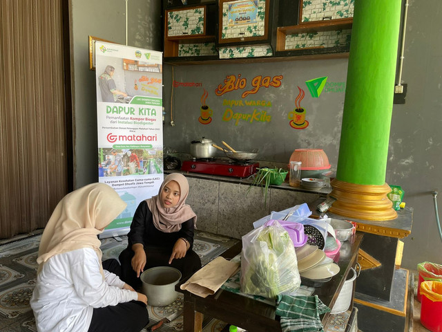 Layanan Kesehatan Cuma-Cuma (LKC) Dompet Dhuafa Wilayah Jawa Tengah dan Matahari Department Store, hingga Senin, (29/09/2025) melalui Program Kawasan Sehat di Kabupaten Banyumas mengembangkan inisiatif RT MAPAN GIZI (Rumah Tangga Mandiri Pangan dan Gizi) sebagai upaya berbasis masyarakat yang memanfaatkan sumber daya lokal secara berkelanjutan.