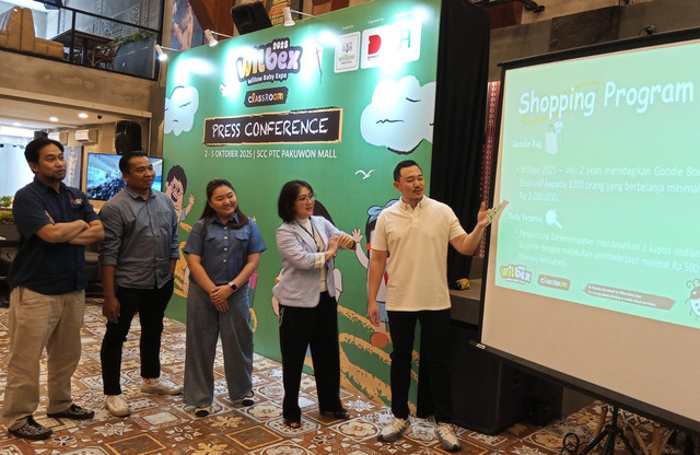 Direktur Willow Baby Shop Andreas Sugondo (paling kanan, baju putih). Foto: Masruroh/Basra