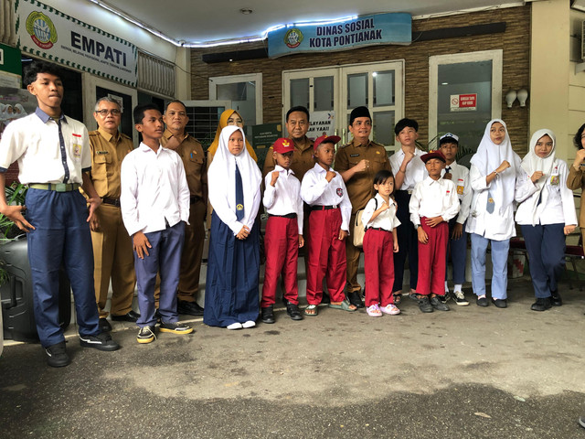Pelepasan Calon Siswa Sekolah Rakyat Kota Pontianak oleh Wakil Walikota Pontianak. Foto: Ade Mirza/Hi!Pontianak