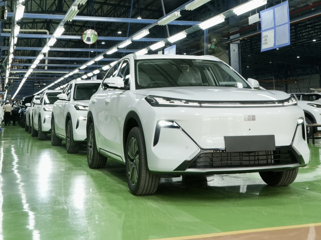 Lini produksi Geely di PT Handal Indonesia Motor. Foto: dok. Geely