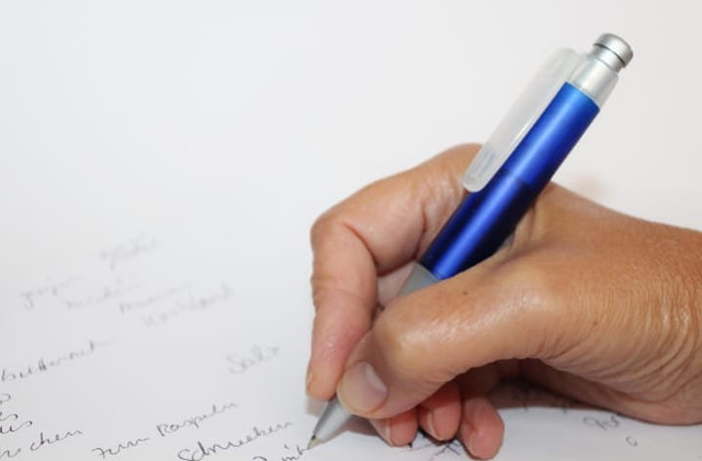 Ilustrasi contoh surat sanggahan UKT. Sumber foto: Pixabay/ Counselling