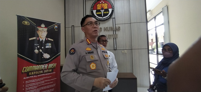 Kabid Humas Polda Jatim, Kombes Pol Jules Abraham Abast di Mapolda Jatim, Senin (29/9/2025). Foto: Farusma Okta Verdian/kumparan