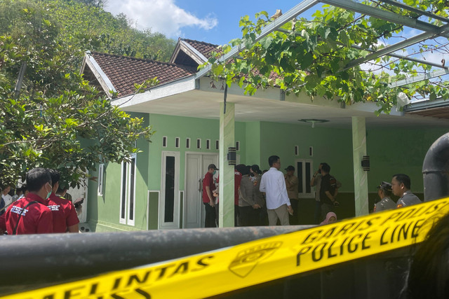 Rekonstruksi pembunuhan Brigdir Esco di Lombok Barat. Foto: kumparan