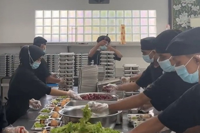 Proses produksi MBG di SPPG Babakan Madang 02, Kabupaten Bogor. Foto: Instagram/@sppgbabakanmadang02