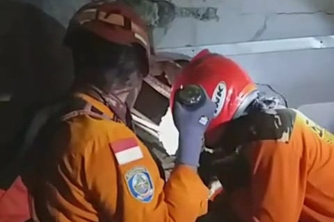 Pondok Pesantren di Sidoarjo runtuh. Foto: Dok. Basarnas Surabaya