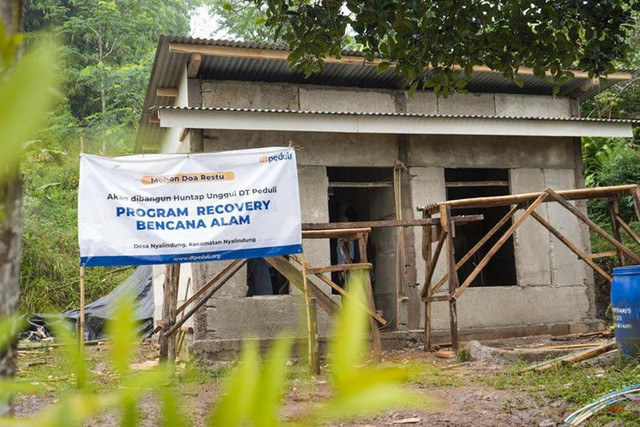 Pembangunan Hunian Tetap untuk Penyintas Bencana Pergerakan Tanah di Desa Nyalindung, Sukabumi (Sumber : DT Peduli)