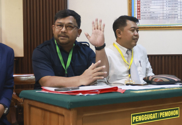 Komedian Bedu saat menjalani sidang cerai perdana di Pengadilan Agama Jakarta Selatan, Selasa, (30/9/2025). Foto: Dok. Agus Apriyanto