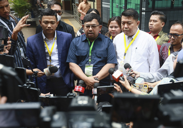 Komedian Bedu saat menjalani sidang cerai perdana di Pengadilan Agama Jakarta Selatan, Selasa, (30/9/2025). Foto: Dok. Agus Apriyanto