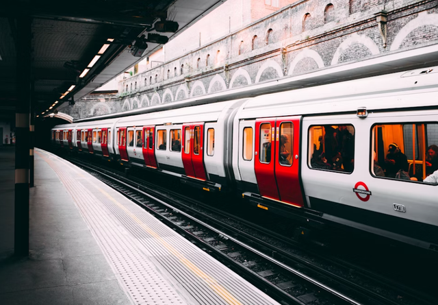 fasilitas kereta matarmaja terbaru. Foto hanya ilustrasi, bukan tempat sebenarnya. Sumber: Unsplash/Tomas Anton Escobar