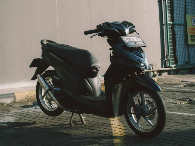 Ilustrasi rekomendasi oli motor matic. Sumber: Unsplash/Mohammad Reza.