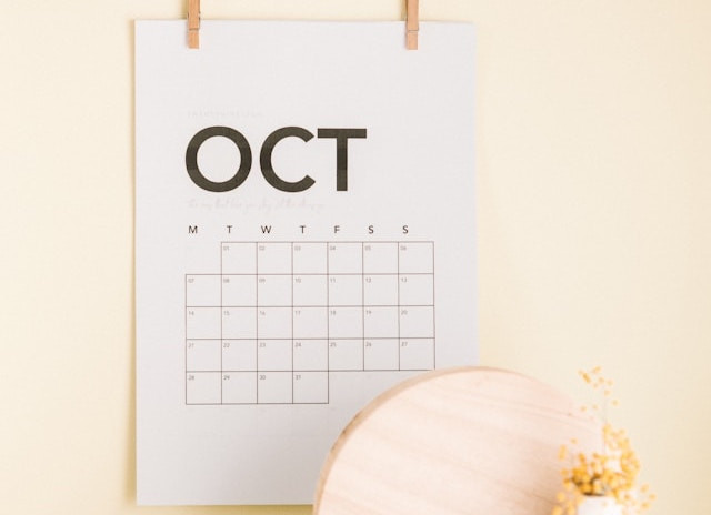 Ilustrasi apakah besok tanggal merah. Foto: Unsplash/Maddi Bazzocco