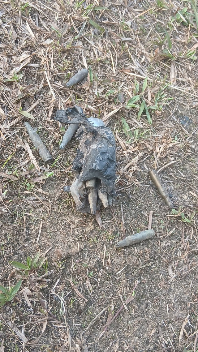 Peluru yang ditemukan di halaman belakang urmah dinas Camat Sungai Tebelian. Foto: Dok. Istimewa