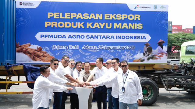 Agro Santara Indonesia binaan PT Pertamina (Persero) ekspor perdana kayu manis ke Turki, Selasa (30/9/2025). Foto: Pertamina