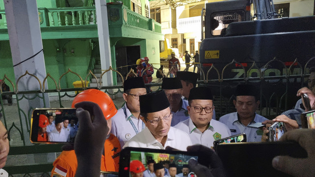 Menteri Agama RI, Nasaruddin Umar saat di Ponpes Al-Khoziny Kecamatan Buduran, Sidoarjo, Selasa (30/9/2025). Foto: Farusma Okta Verdian/kumparan