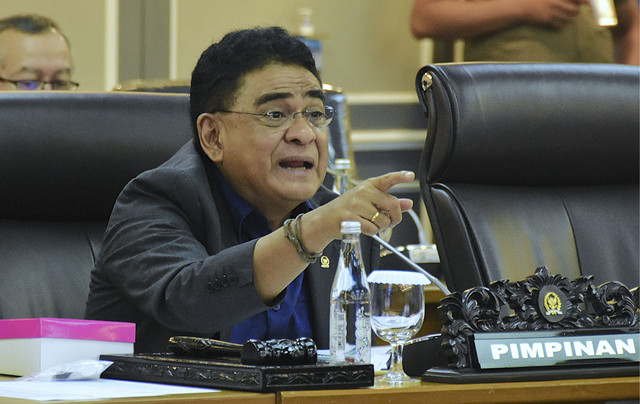 Wakil Ketua Komisi XIII DPR RI Andreas Hugo Pareira saat membacakan kesimpulan rapat di Gedung Nusantara II, DPR RI, Senayan, Jakarta, Selasa (30/9/2025). Foto: Dok. DPR RI