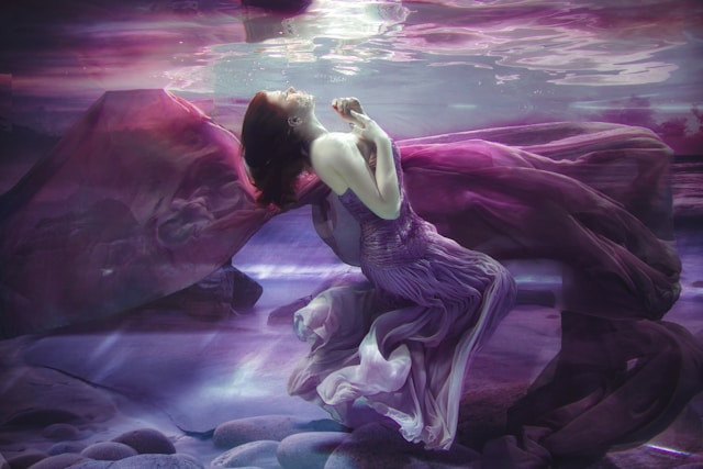 Ilustrasi prompt Gemini AI foto underwater. Foto: Alice Alinari/Unsplash