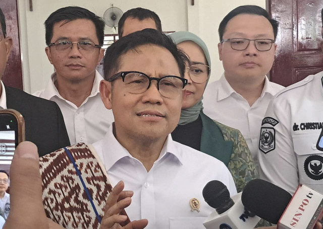 Menko PM Muhaimin Iskandar (Cak Imin) mengunjungi Sekolah Rakyat 19 di Kupang, NTT, Rabu (1/10/2025). Foto: Annisa Thahira Madina/kumparan