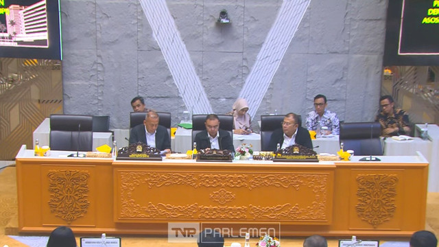 Wakil Ketua DPR RI Sufmi Dasco Ahmad memimpin rapat bersama Komisi V DPR RI, Kemenhub, Kemensetneg, ASPI dan ASRBPI di Kompleks Parlemen, Senayan, Jakarta, Rabu (1/10/2025). Foto: Youtube/ TVR Parlemen