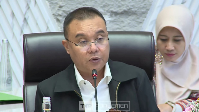 Wakil Ketua DPR RI Sufmi Dasco Ahmad memimpin rapat bersama Komisi V DPR RI, Kemenhub, Kemensetneg, ASPI dan ASRBPI di Kompleks Parlemen, Senayan, Jakarta, Rabu (1/10/2025). Foto: Youtube/ TVR Parlemen